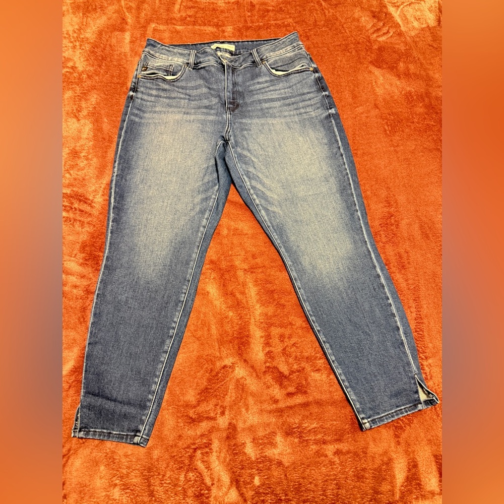 KanCan Women's Straight Leg Jeans - Medium Blue Wash
